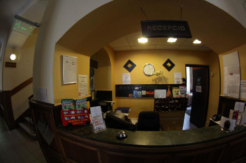 Hotel Omnibusz Budapest Bagian luar foto