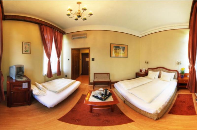 Hotel Omnibusz Budapest Bagian luar foto