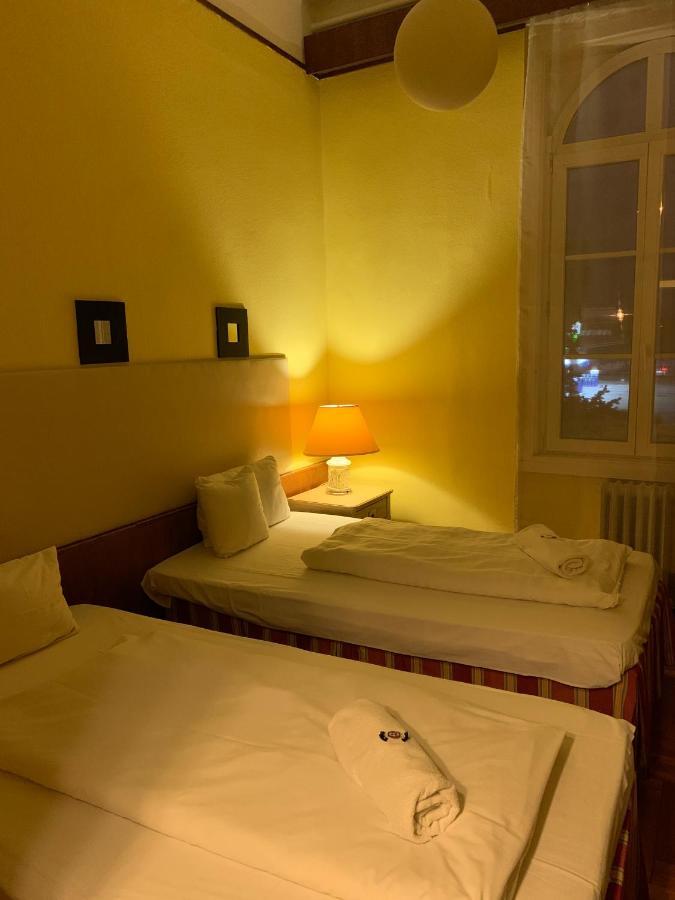 Hotel Omnibusz Budapest Bagian luar foto