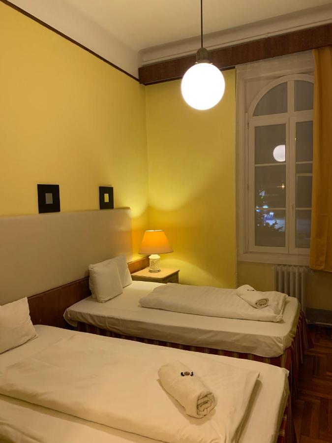 Hotel Omnibusz Budapest Bagian luar foto